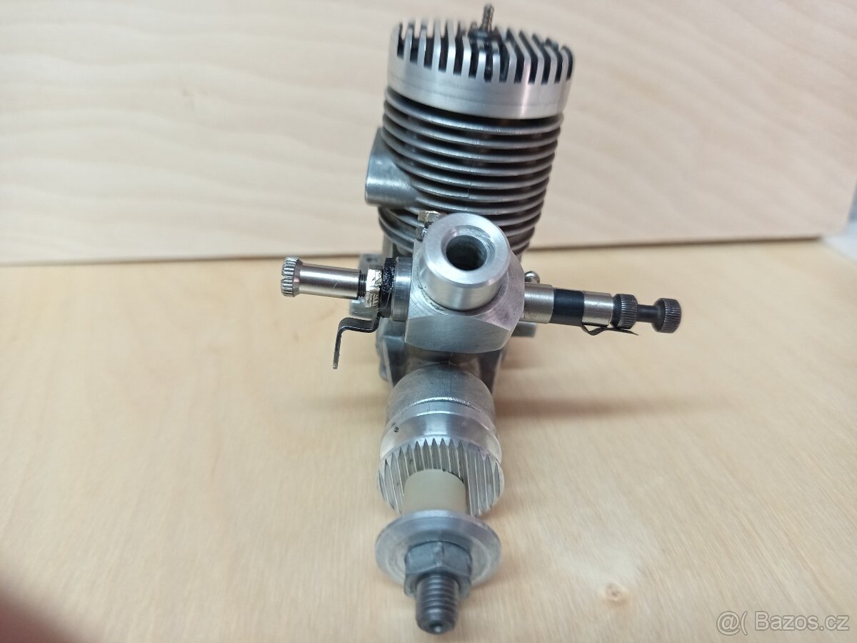 Modelářský motor MVVS 8 - 4