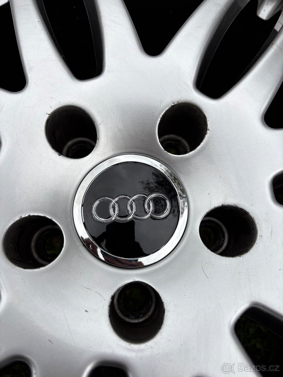 Středové krytky kol Audi 69mm černé - 4