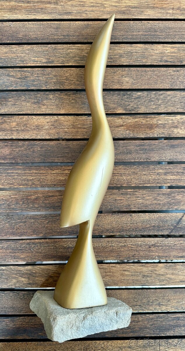 Soška skulptura zlatá volavka dřevěná na kameni TOP kousek - 4