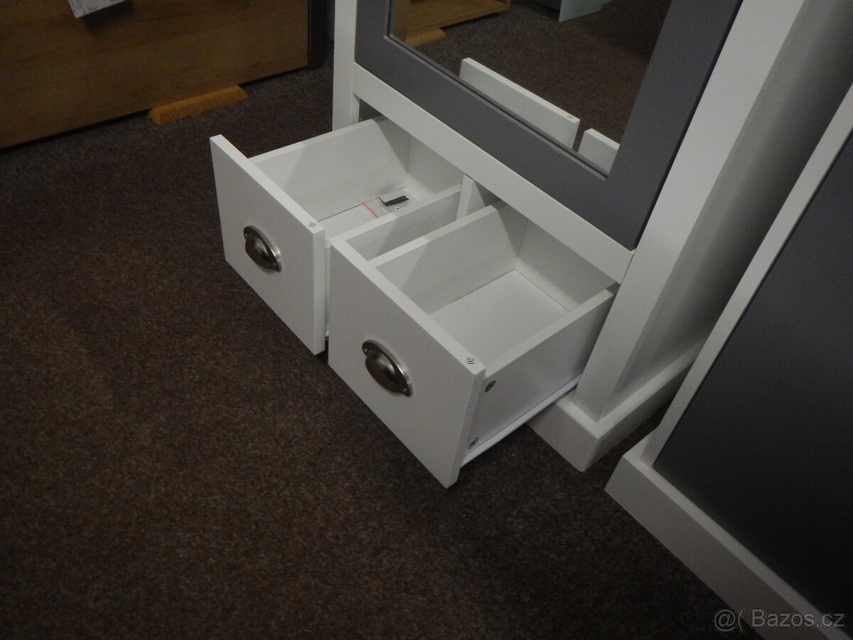 Předsíňová skříň M129 - 4