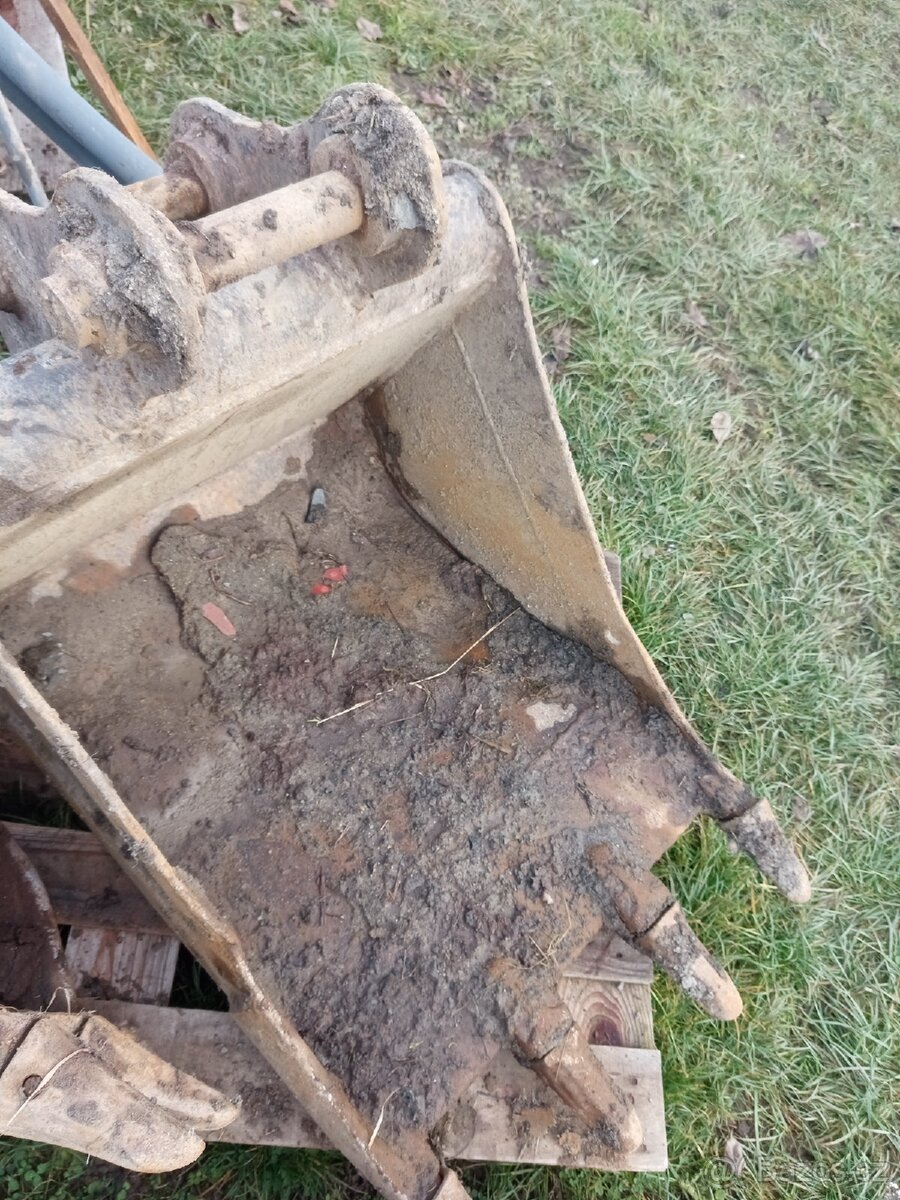 Prodám použité přídavné zařízení k bagru 5,5 t – lžíce + ryc - 4