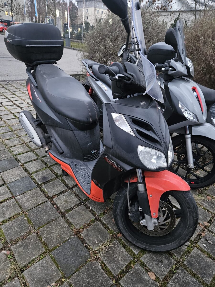 Aprilia SpotrCity Cube 300 - 4