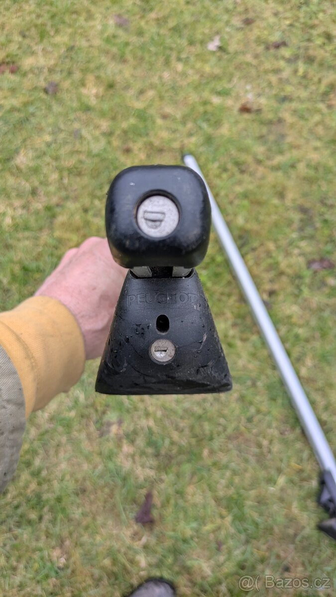 Příčníky, střešní nosiče, originál Pegueot - 4