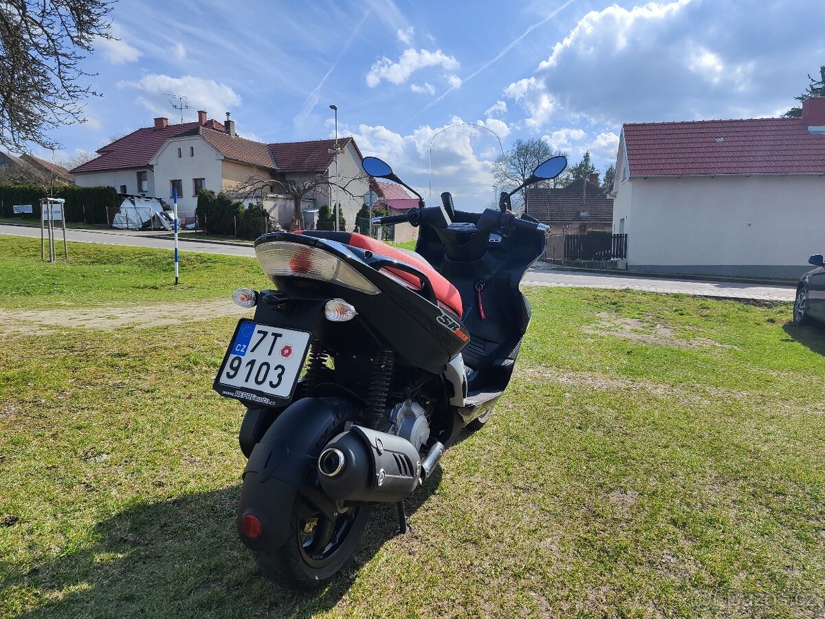 Aprilia SR MAX 125 - 4