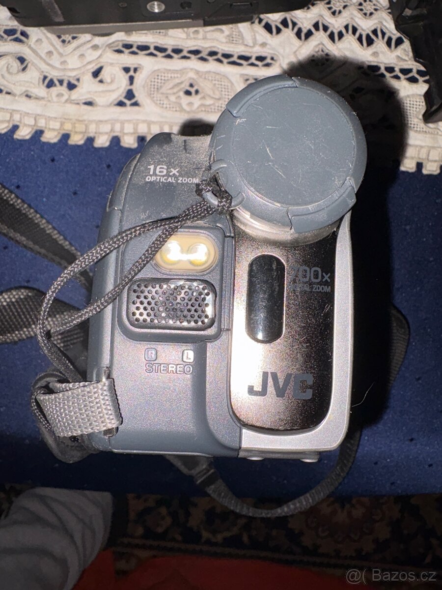 JVC MiniDV digitální videokamera – 16× zoom, funkční - 4