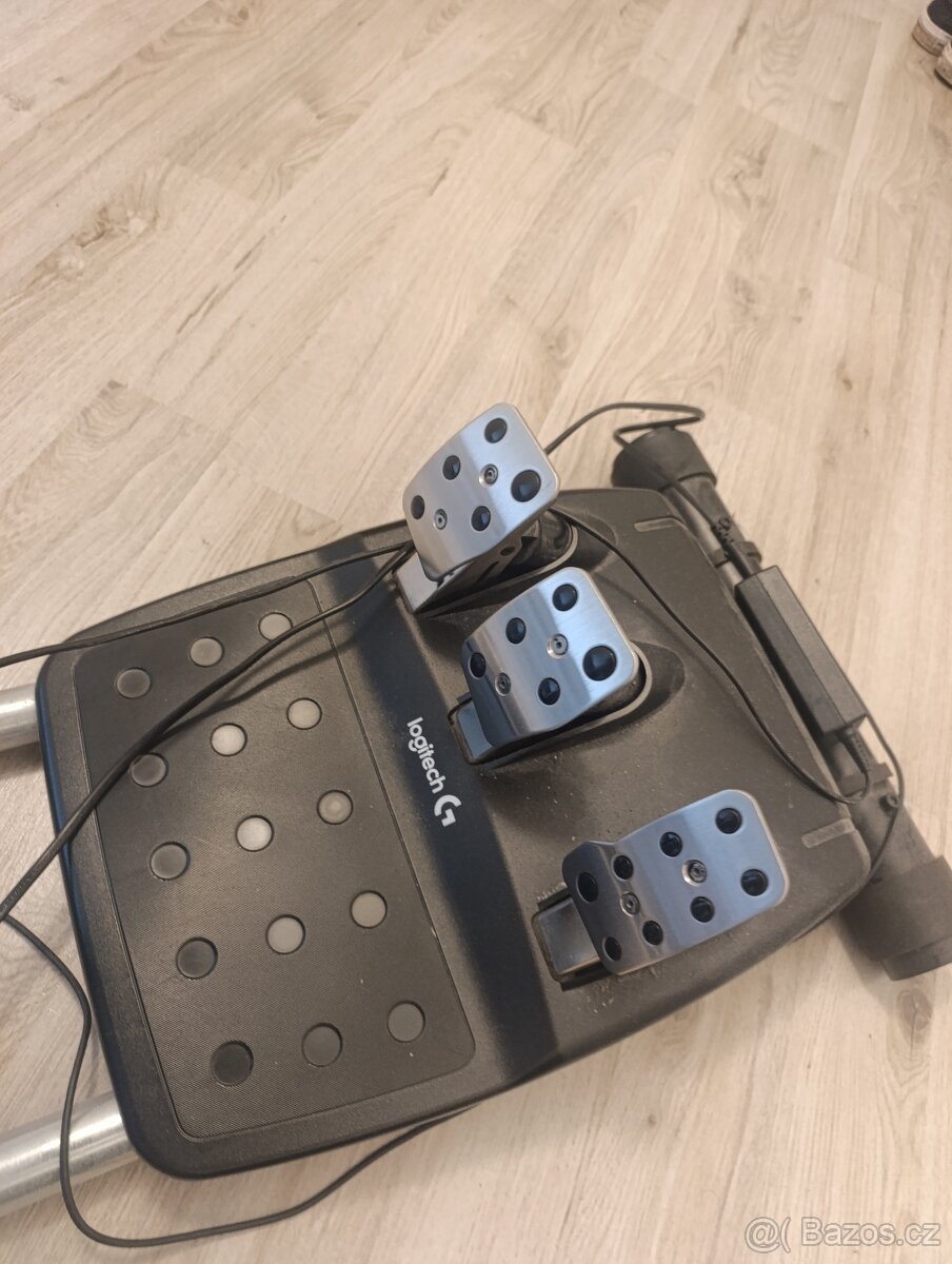 Volant Logitech g920 s řadící pákou a stojanem - 4