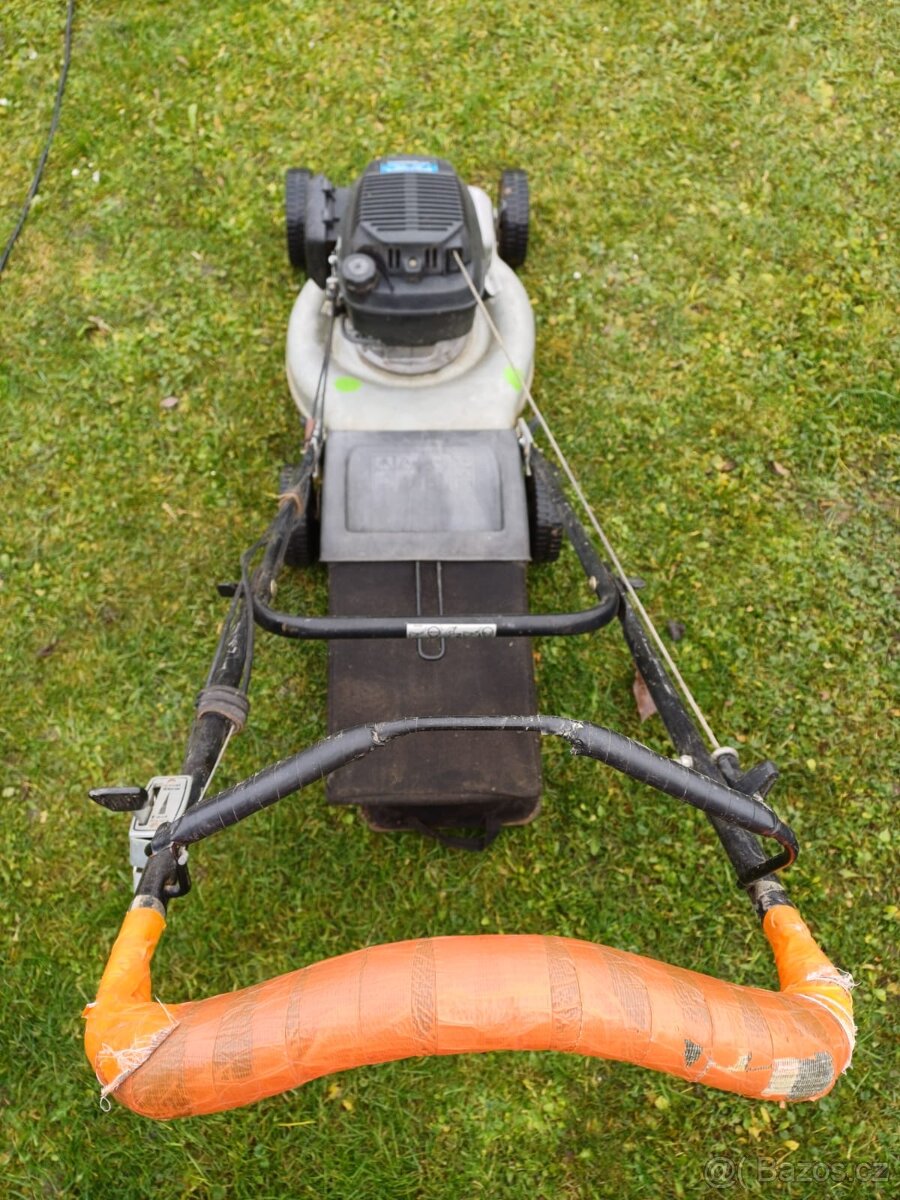 Prodám benzinovou sekačku honda - 4