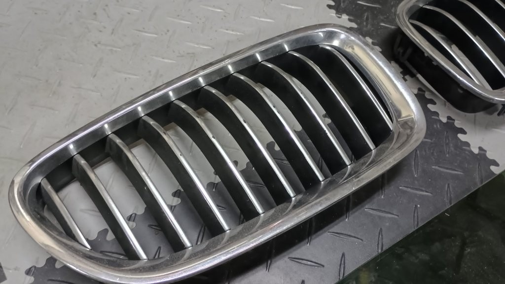 BMW 5 F10 F11 2010 - 2017 predna maska okno sklo okular - 4