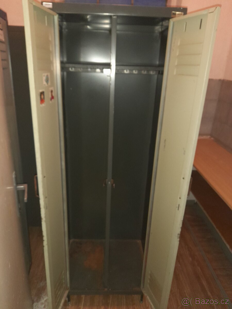 Šatní skříň plechová - 4