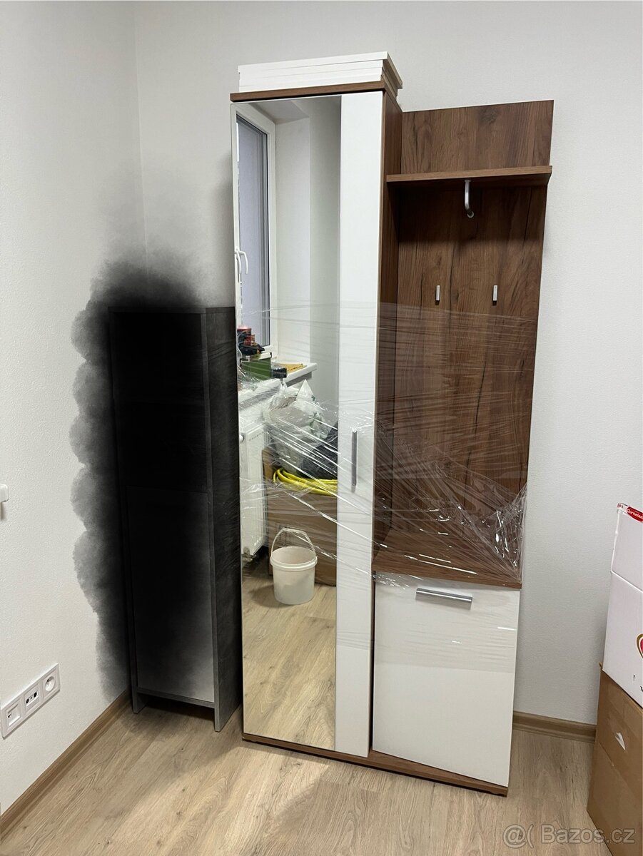 Předsíňová skříň - 4