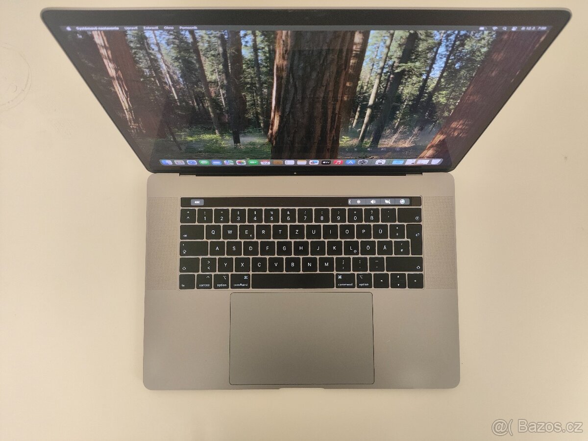MacBook Pro 15" 2018 | i7 • 16GB • 256GB SSD - 4