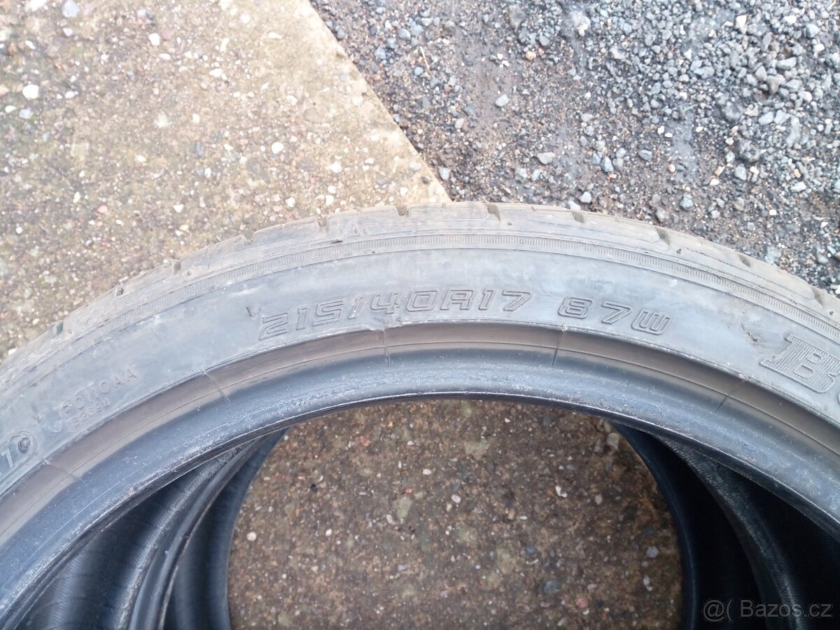 Prodám 2ks letních pneu 215/40 R 17 - 4