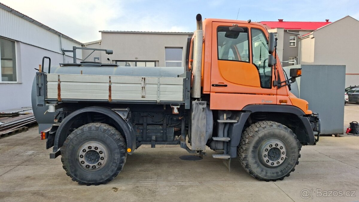 MB UNIMOG U400 4X4 - 4