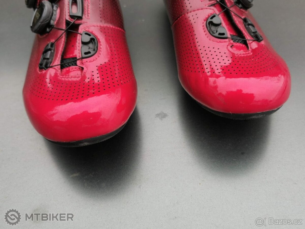 Tretry Shimano RC7 - 4