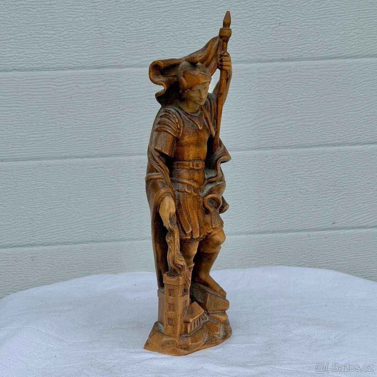 Dřevěná socha Svatý Florián pěkné detaily - 4