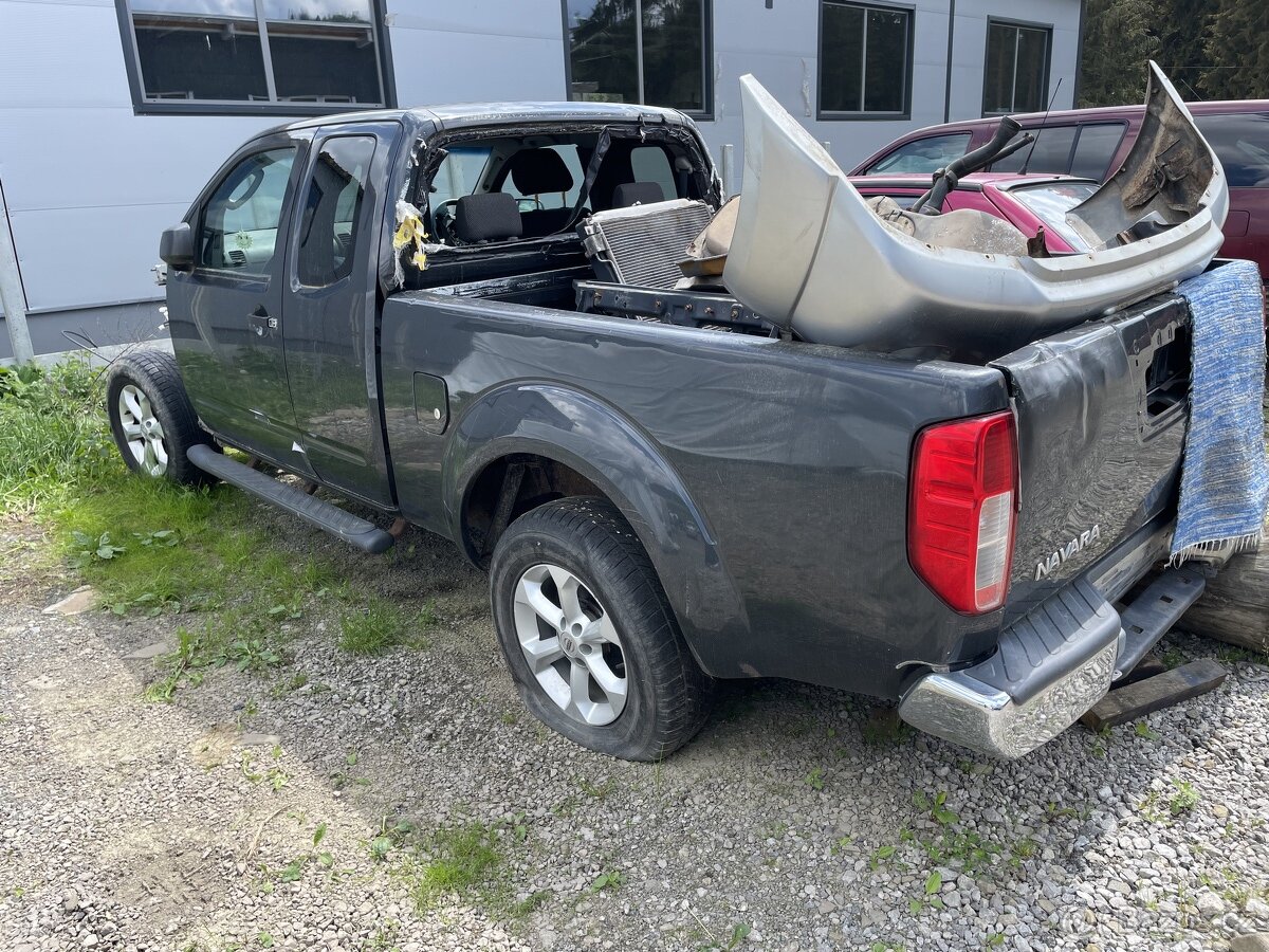 nissan pathfinder - 4