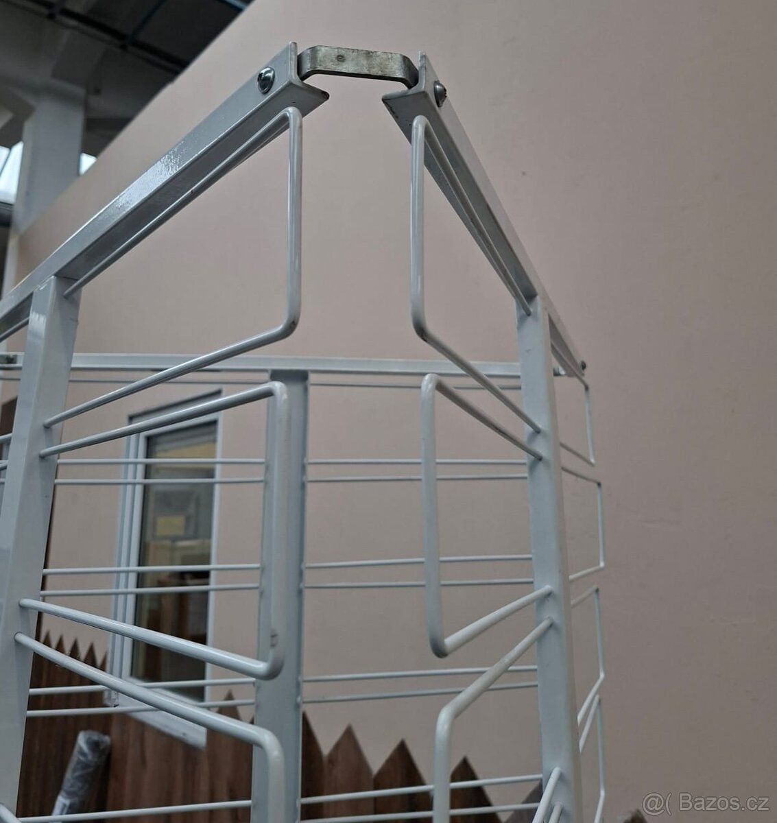 Kovový stojan (žebřík) - 4