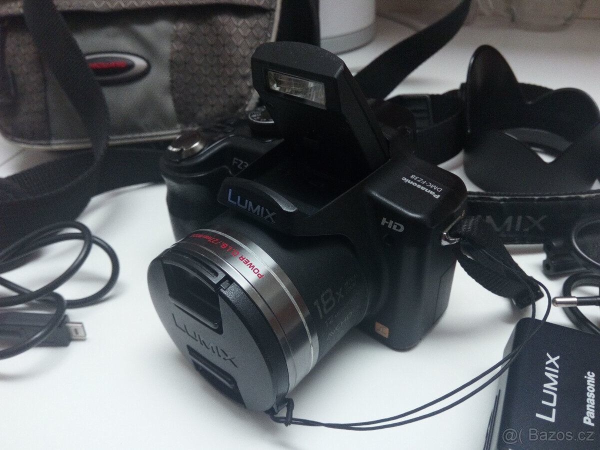 Superzoom Panasonic Lumix DMC-FZ38, komplet příslušenství - 4