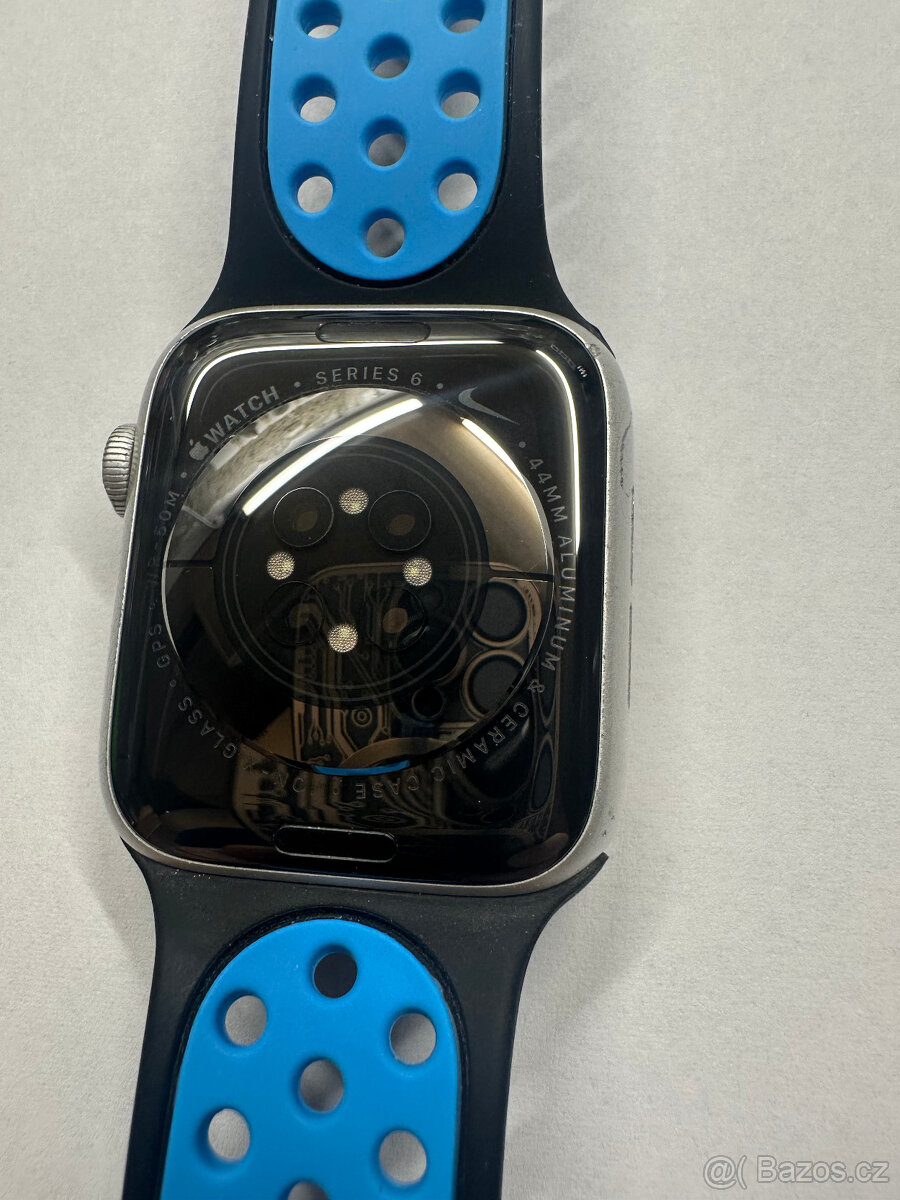 Apple Watch NIKE Series 6 (GPS) - 44 mm, hliník - 4