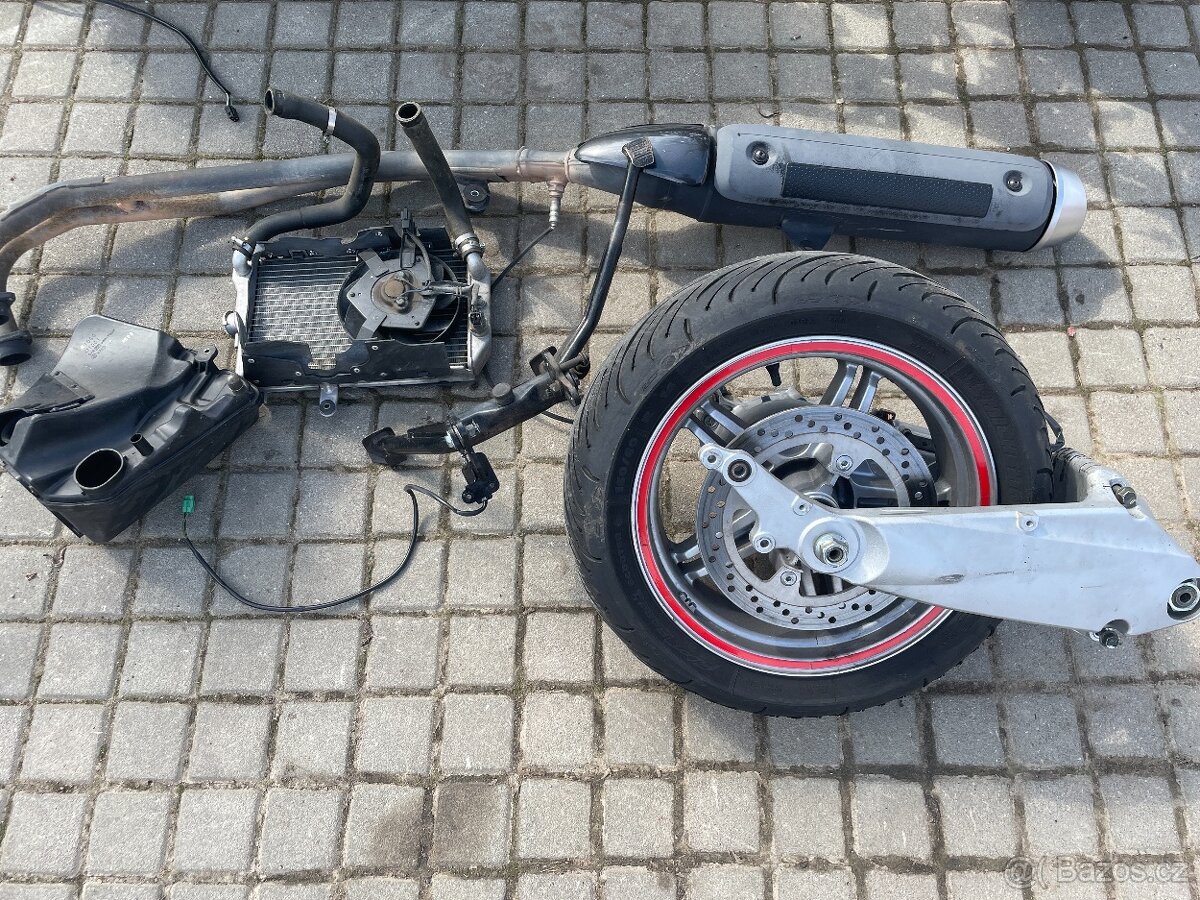 Suzuki Burgman 650 2002 - 4