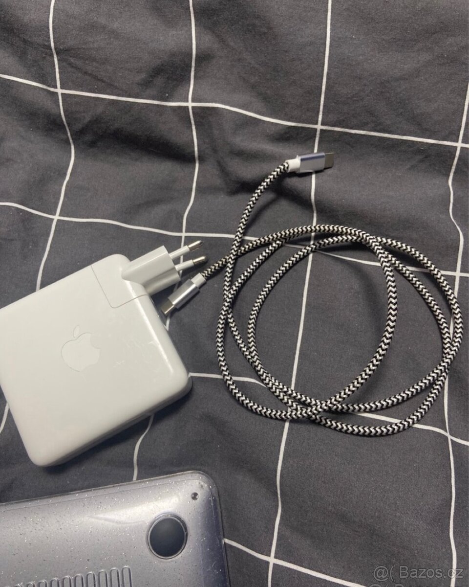 MacBook Air 13" 16GB RAM/256GB - 4