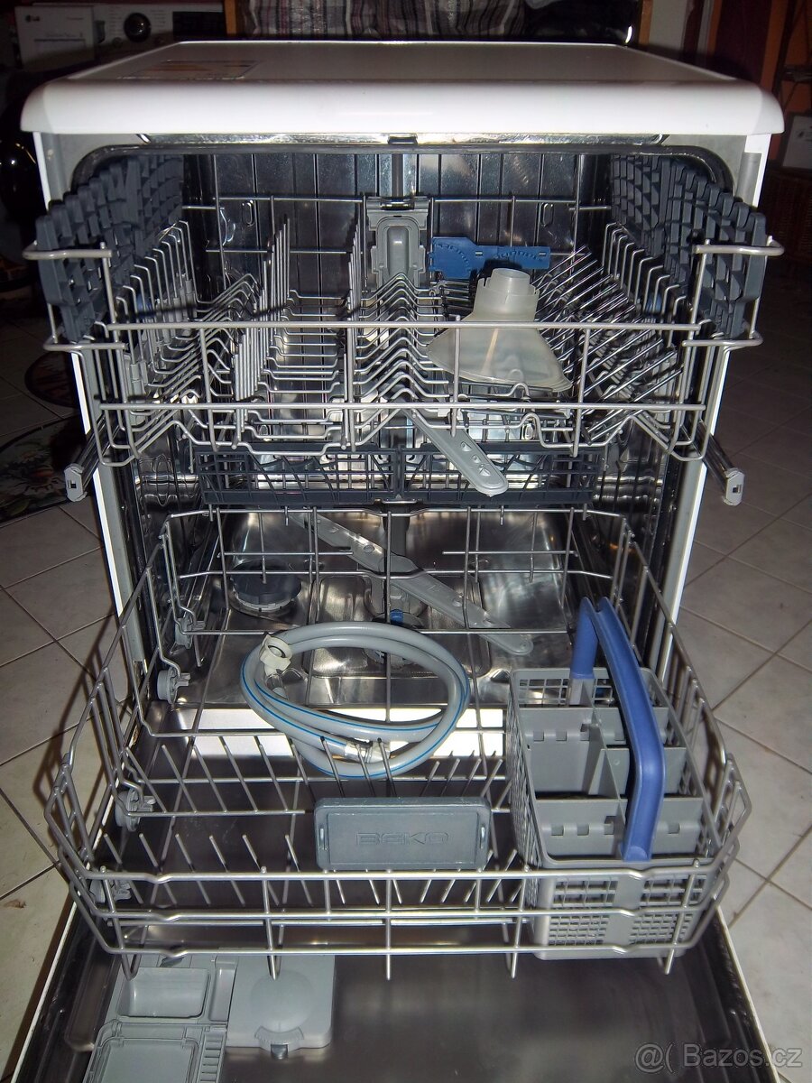 Myčka BEKO DFN 6632 - 4