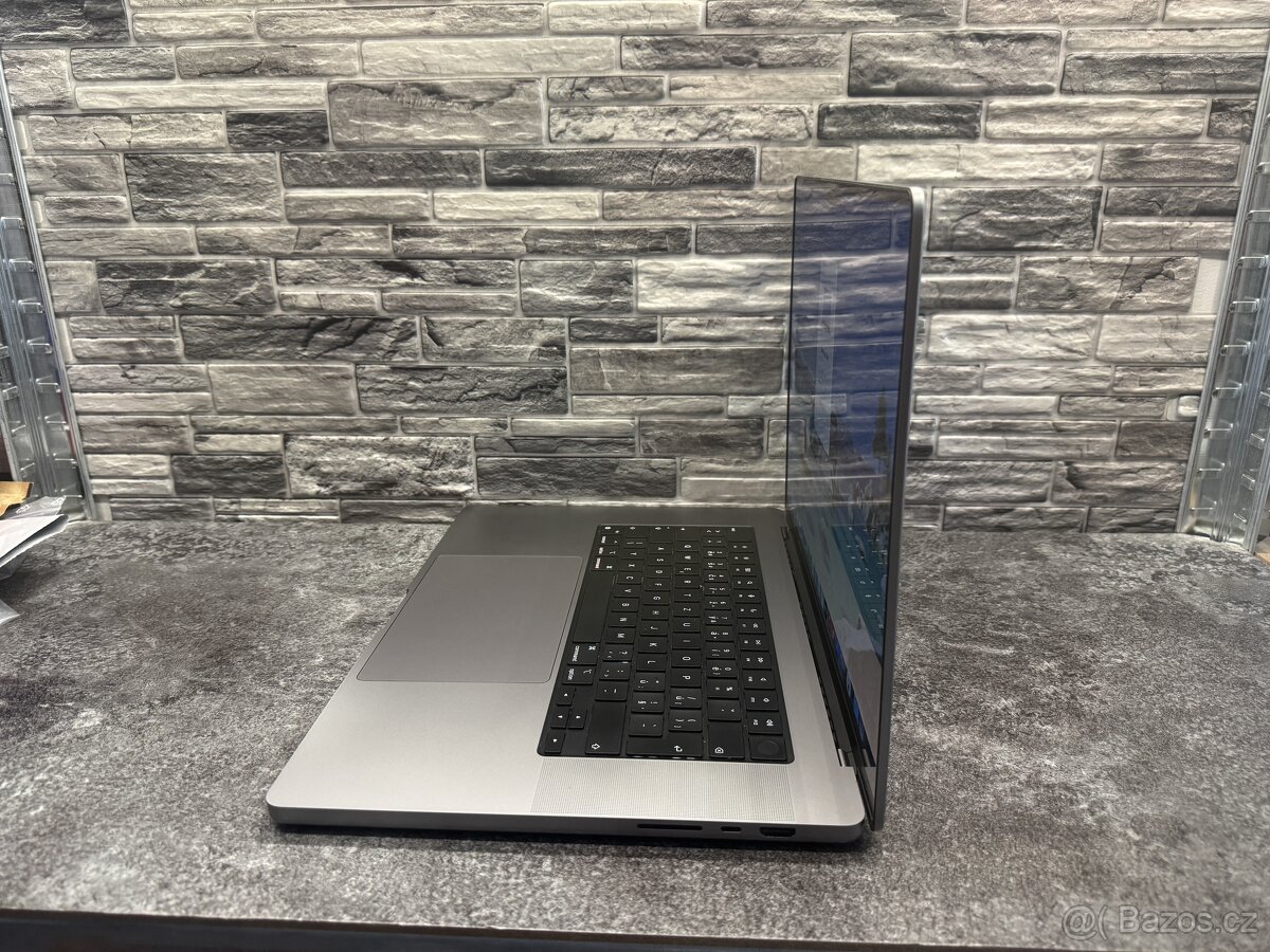 MacBook Pro 16” 2023 M2 Pro / 16GB / 512GB - 4
