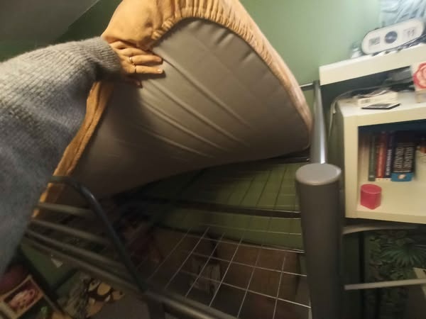 jednolůžková vyvýšená postel 🛌 SVÄRTA z IKEA - 4