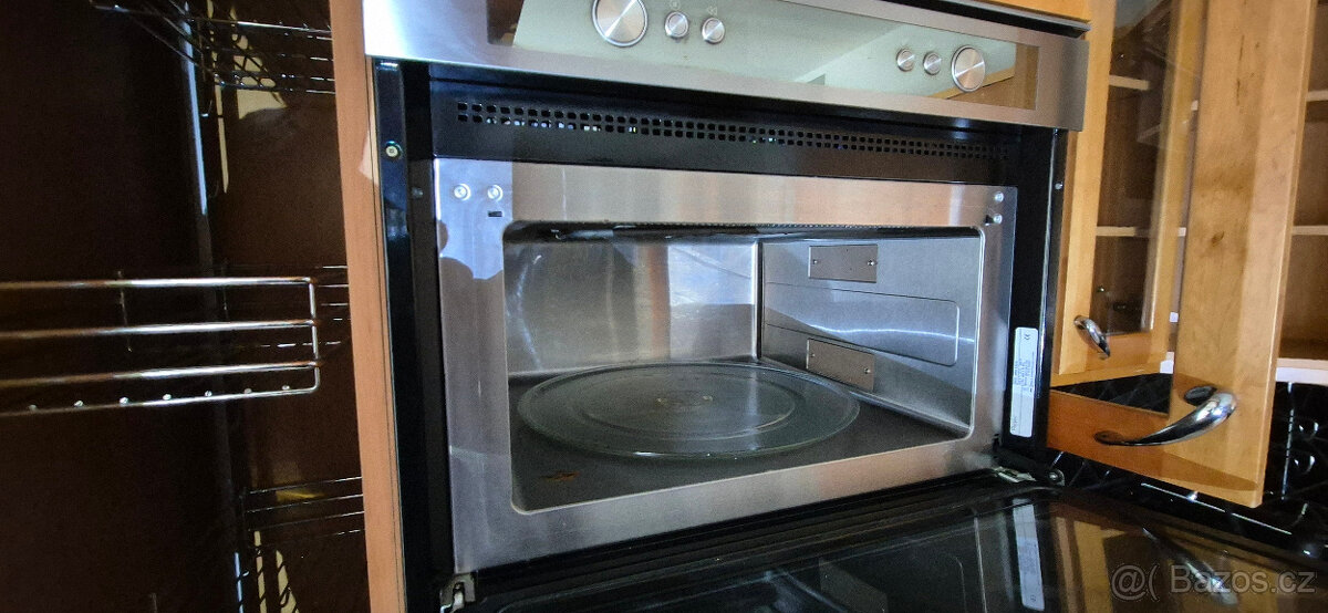 Kuchyňská linka s vest. spotřebiči whirpool a Miele - 4