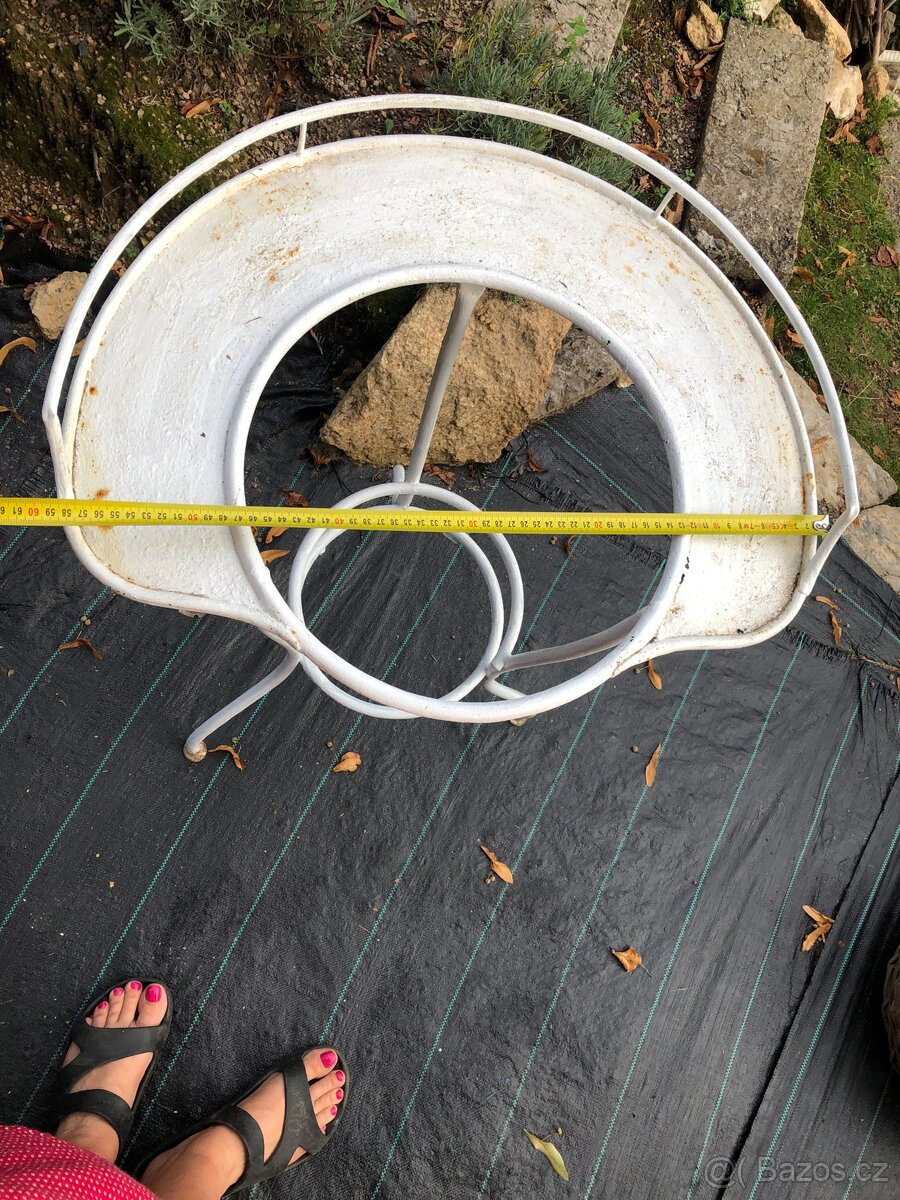 Kovový stojan na lavor - 4