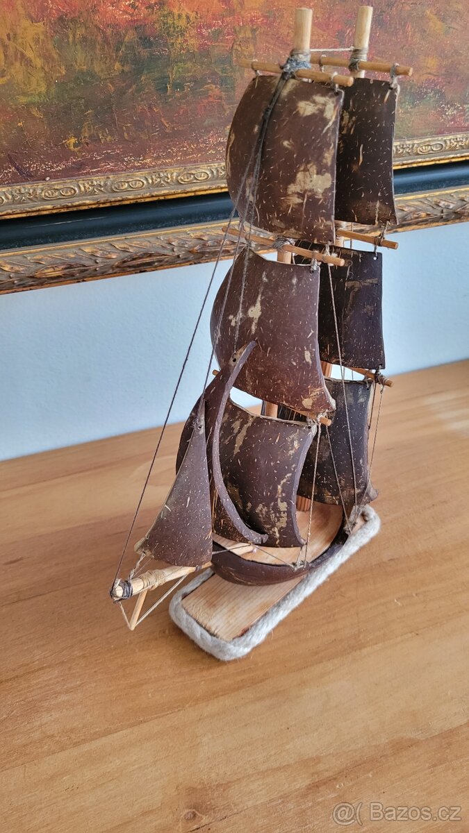 Plachetnice, ručně vyrobená z kokosů. Typ 1. - 4