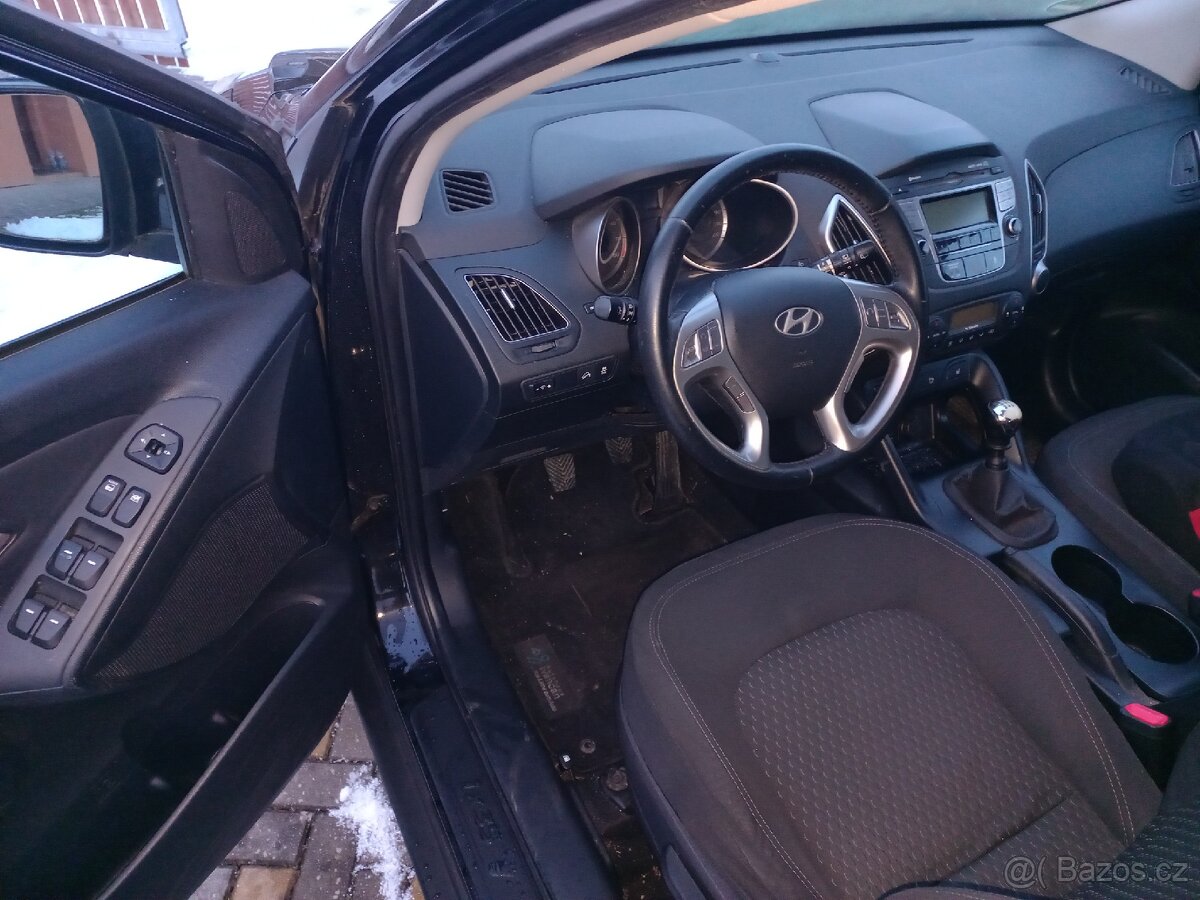 Prodám Hyundai ix35, 4/2013, 122 700 km - 4