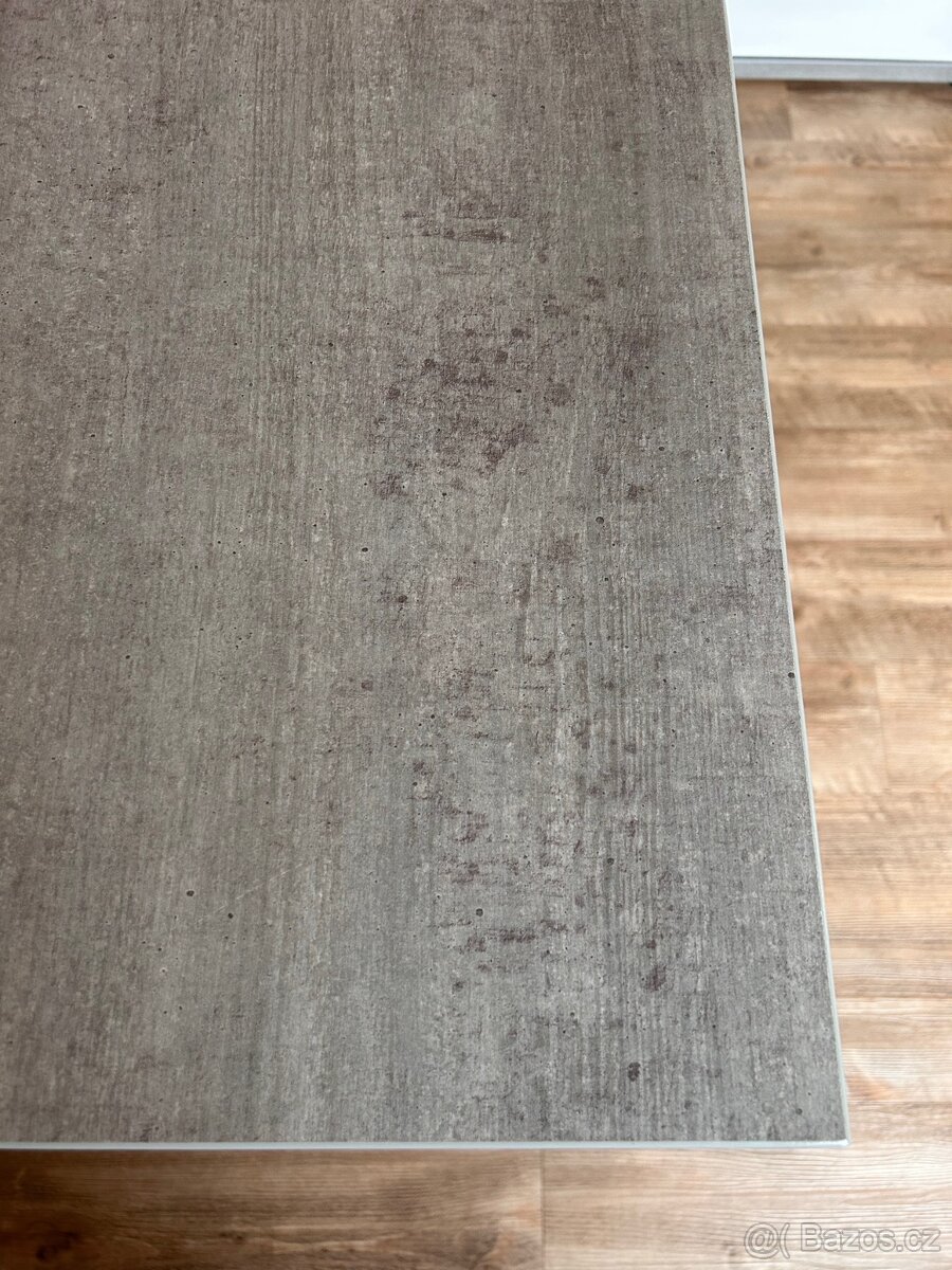 Pracovní stůl – super stav - 4