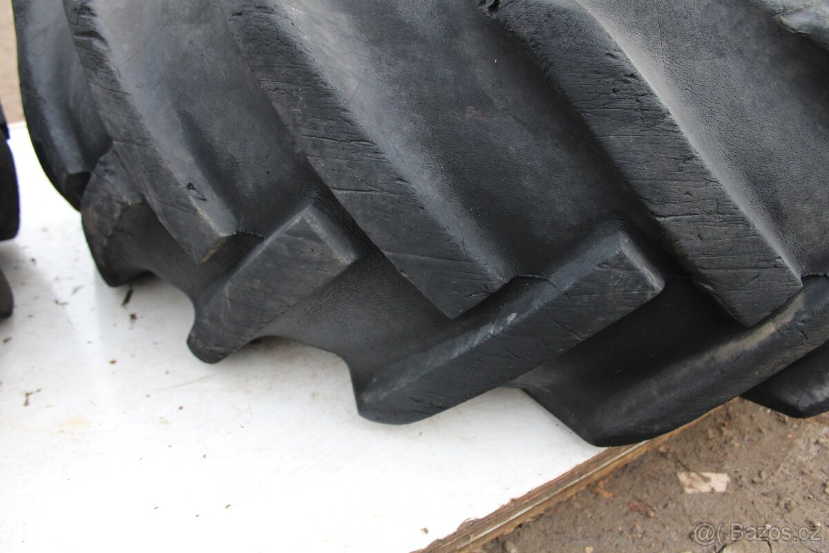 Zetor 6911 zadní kola 16,9-28 barum 50% vzorku - 4