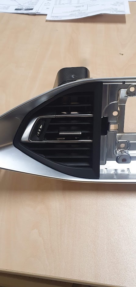 Peugeot 308 II (T9) - středová část včetně výdechu - 4