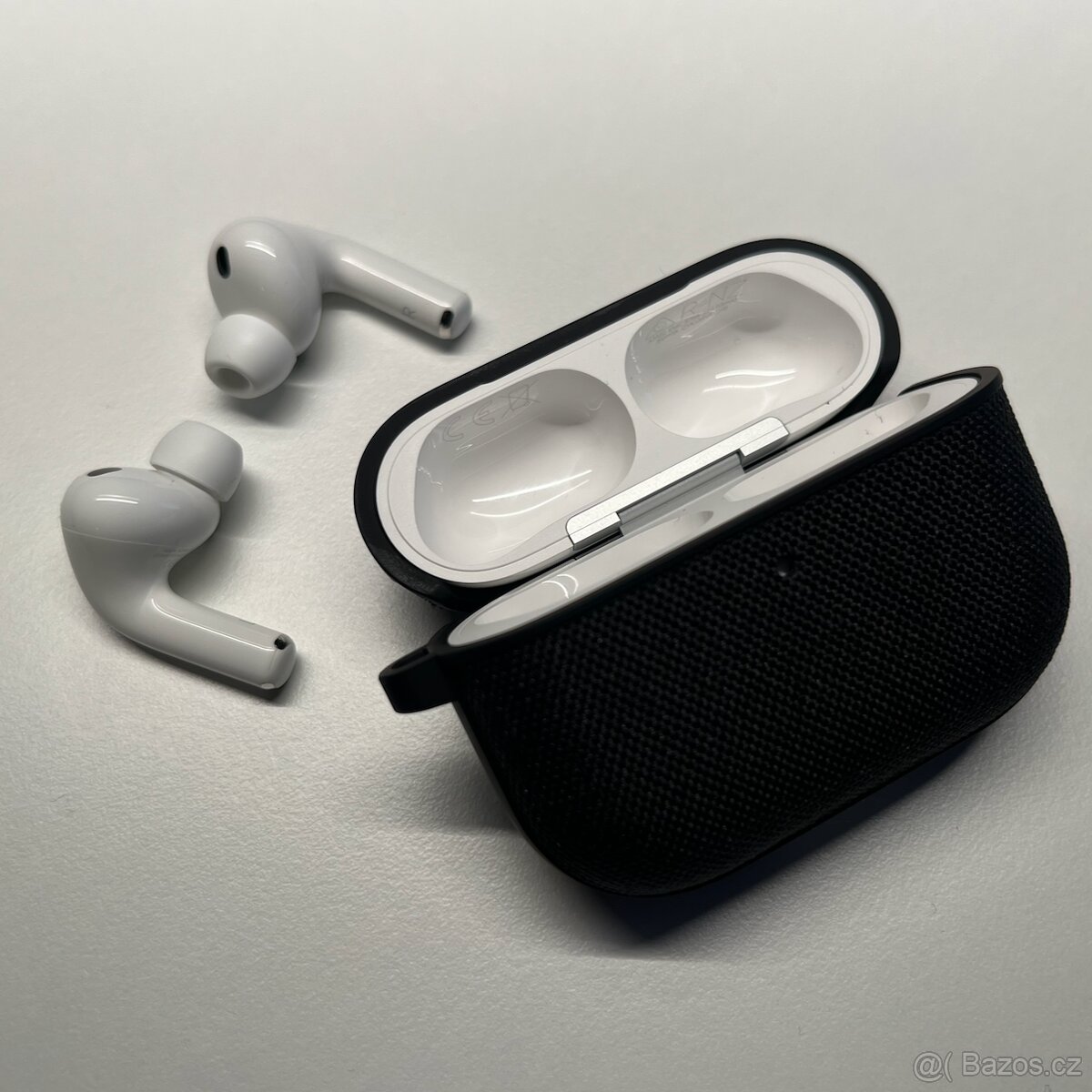 AirPods Pro 3 + Spigen case - 4
