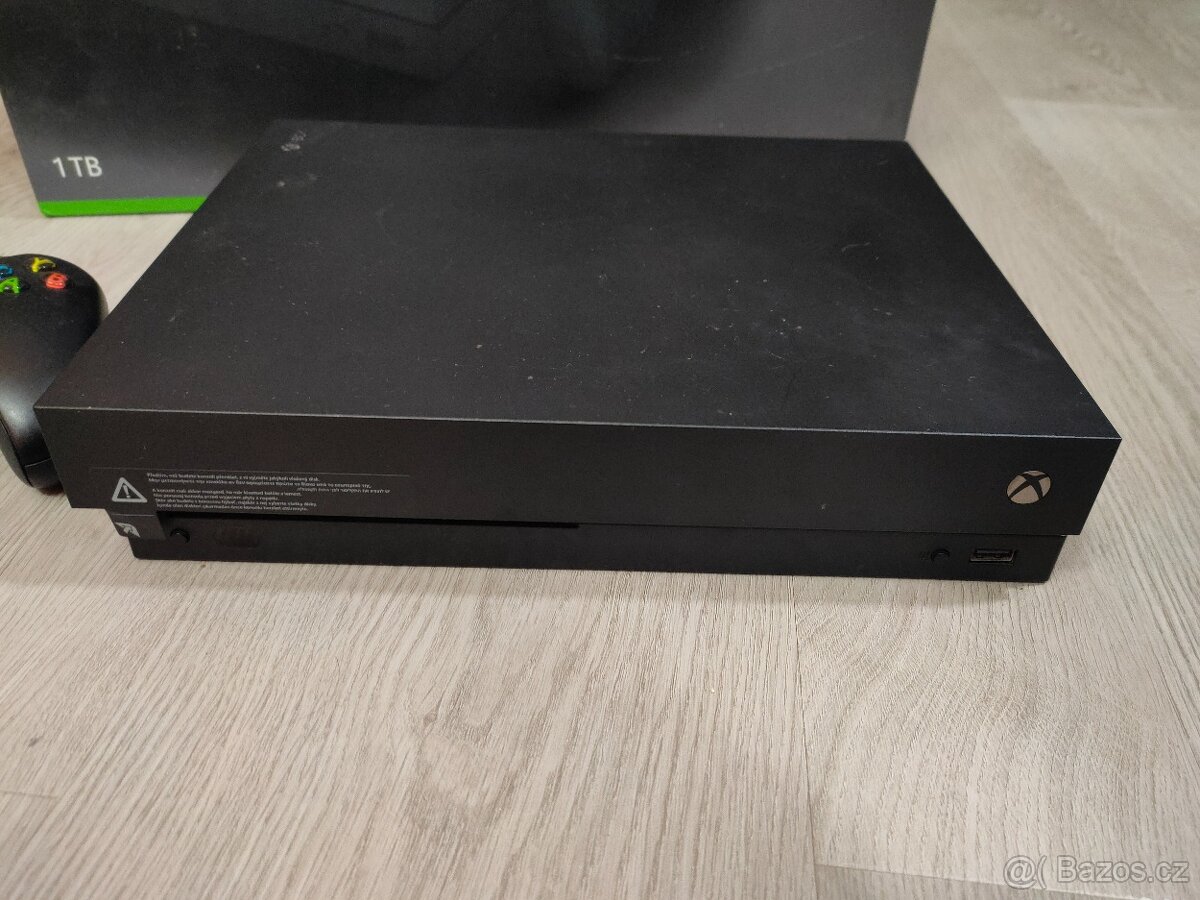 Xbox one X - 4