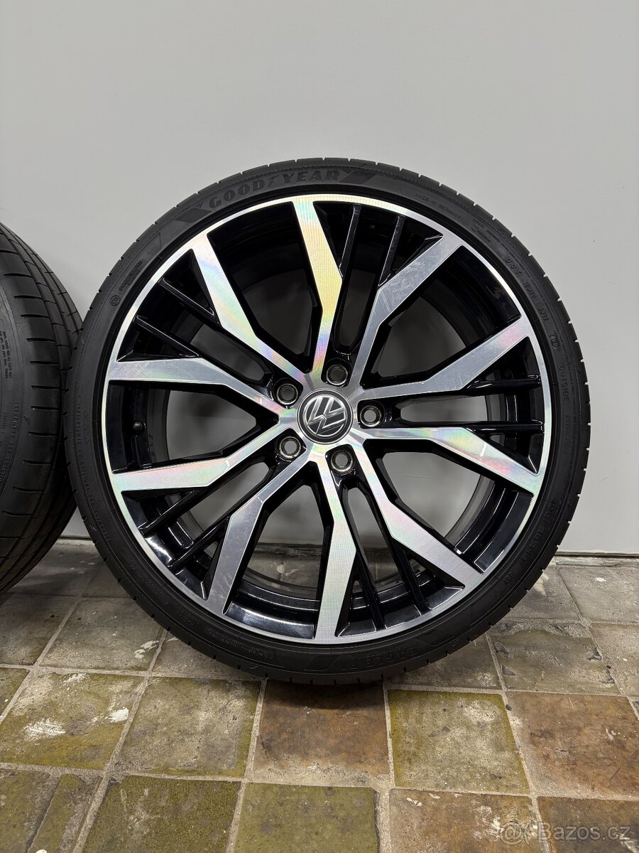 Golf GTI 225/35 R19 “Santiago” dot25 - 4