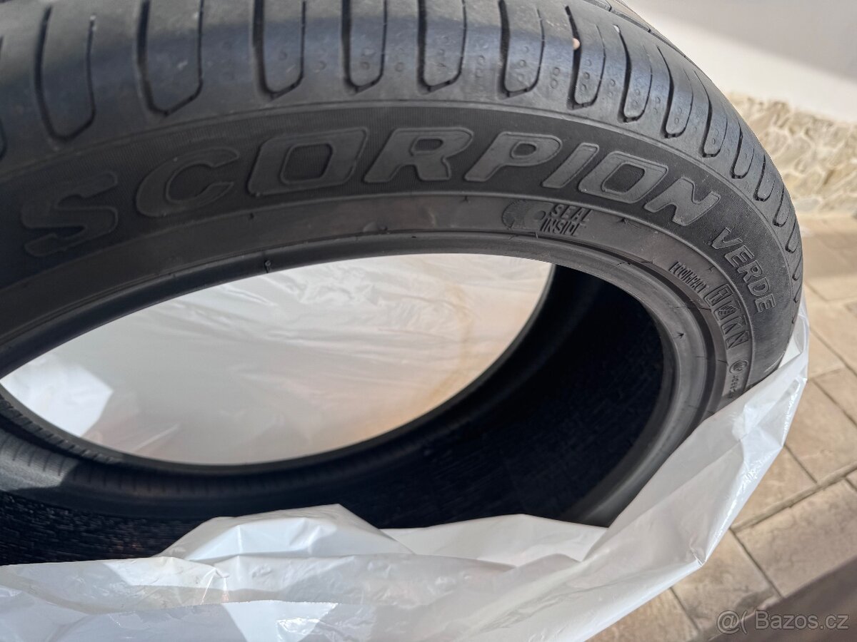 LETNI PNEU 235/45/20 PIRELLI - - 4