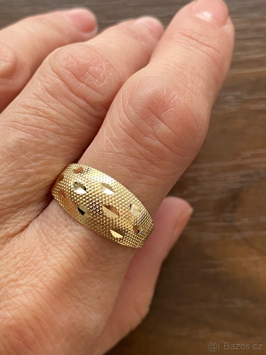 Zlatý dámský prsten - 4