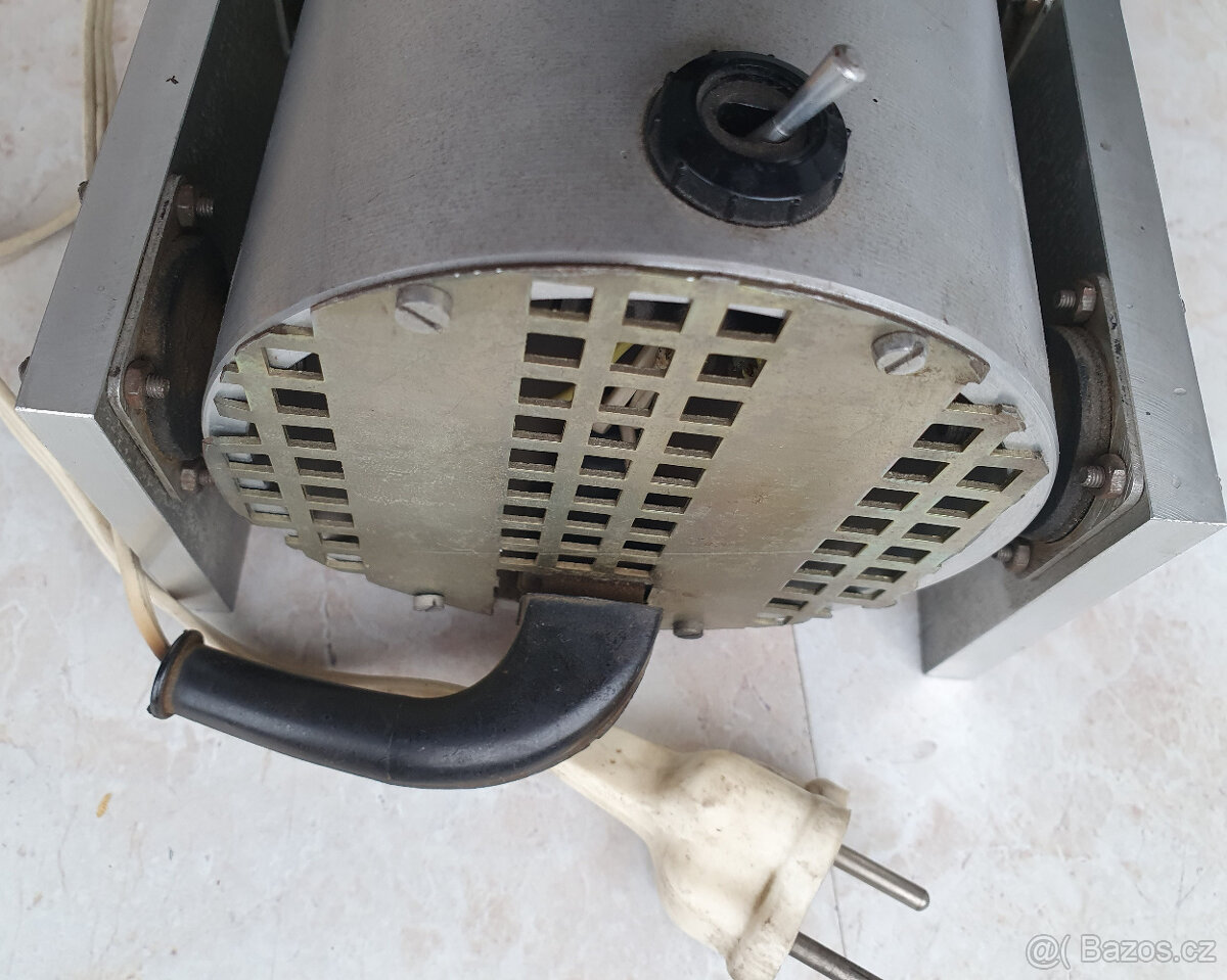 Elektromotor 20 ot/min s odpruženými držáky - 4