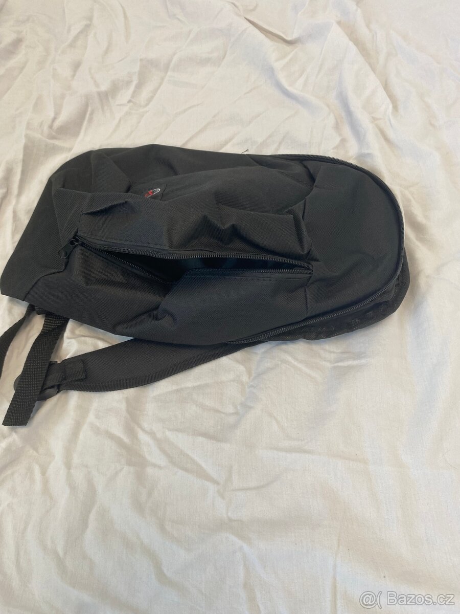 Praktický černý batůžek 40 cm – nový - 4