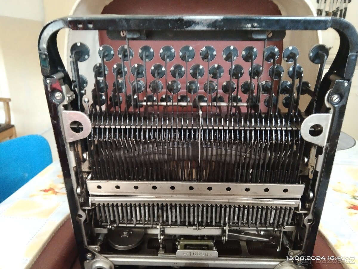 Prodám kfříkový starožitný psací stroj - 4