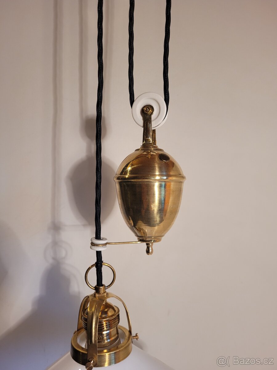 mosazná stahovačka, stahovací lustr, bílé stínidlo,až 4 ks - 4