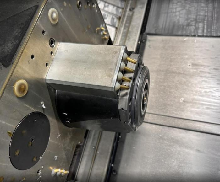 Obráběcí centra - vertikální C 400 V - 4