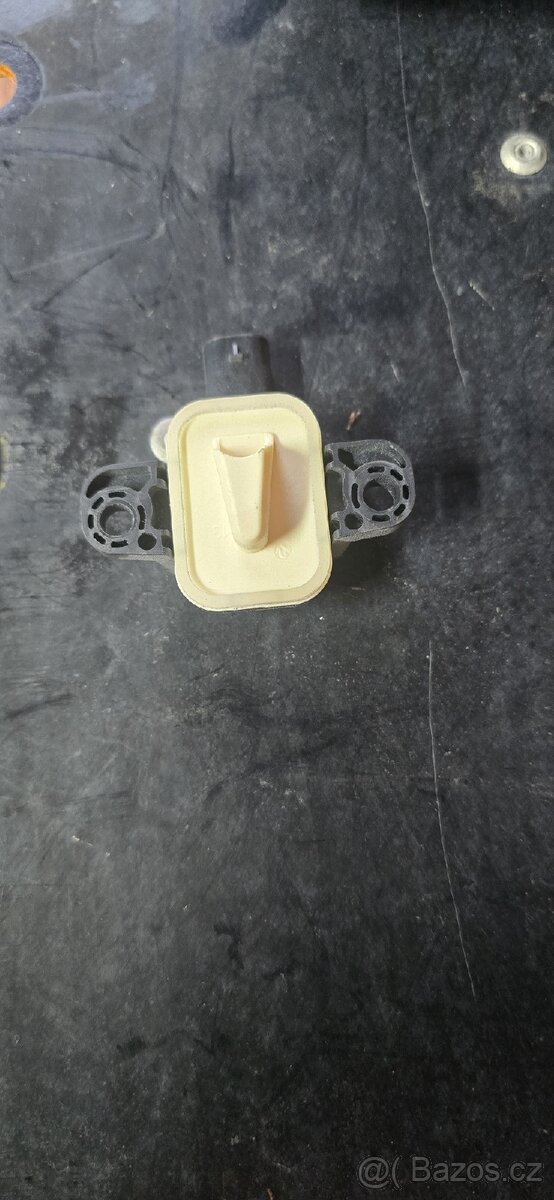 Nabízím snímač nárazu pro Dodge Challenger 2015-2023. - 4