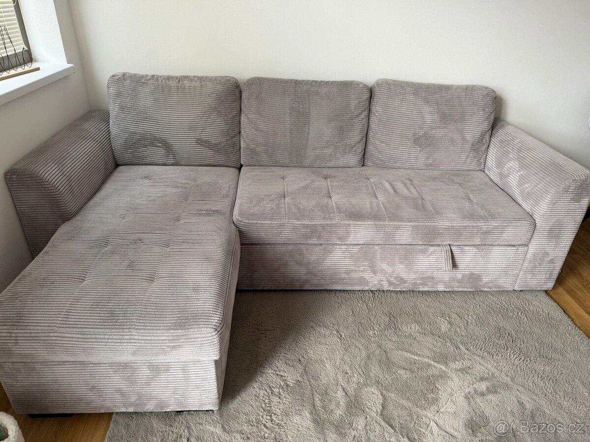 Rozkládací gauč s kobercem - 4