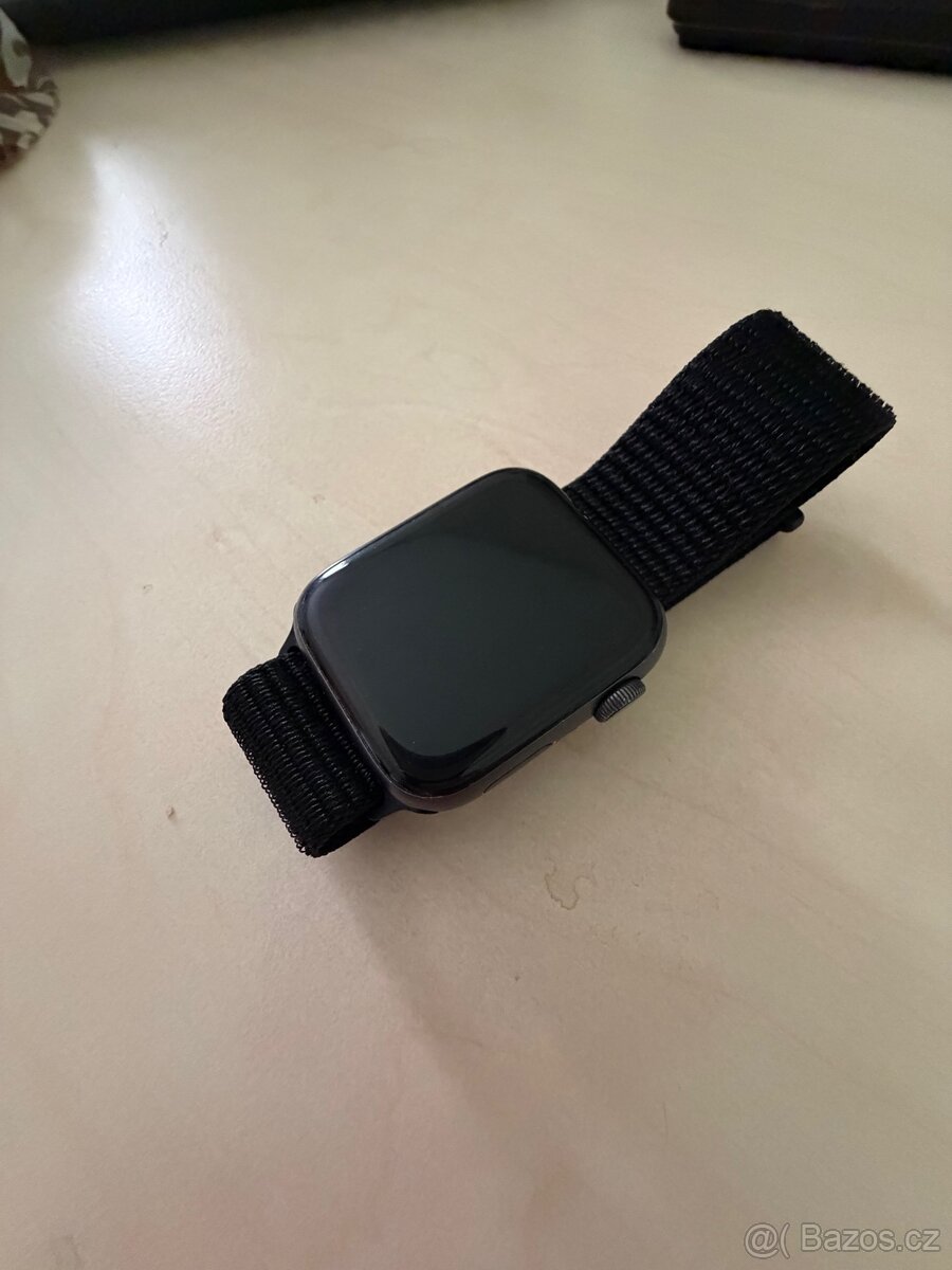 Apple Watch 4 44mm - 4