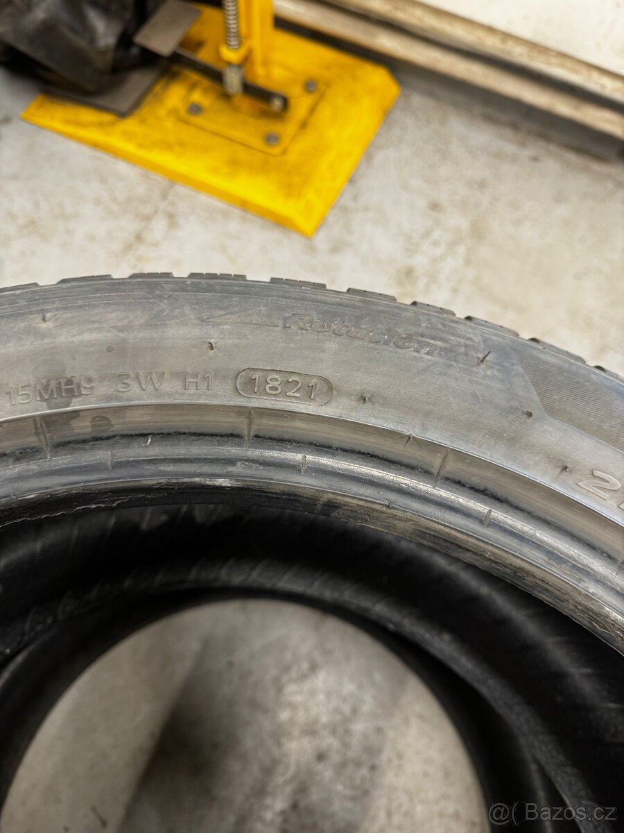 Pneu 275/40 r19 - 4
