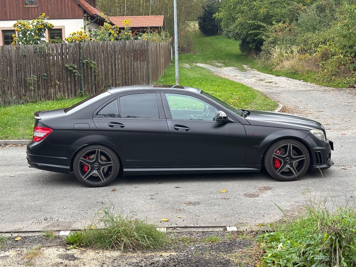 Mercedes Benz C63 AMG - 4